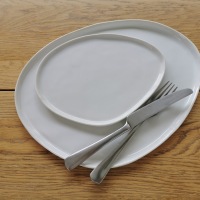Assiettes blanches ovales