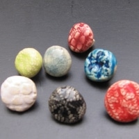 Boutons à queue de couleurs