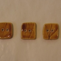 Boutons carrés ambres