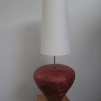 Lampe en grès coloré grenat