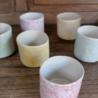 Bols de couleurs en grès