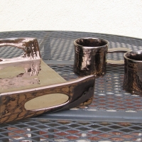 Mugs et plateau métallisés