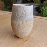 Verre en grès couleur sable