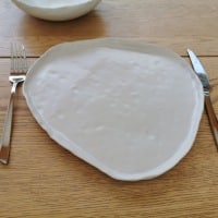 Assiette ovoide blanche