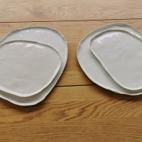 Grandes assiettes en porcelaine
