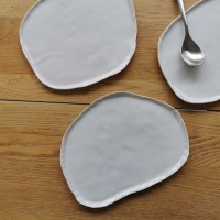 Petites assiettes en porcelaine