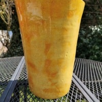 Cache pot jaune