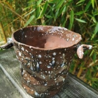 Pot marron à oreilles