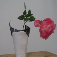 Vase en porcelaine blanc et noir